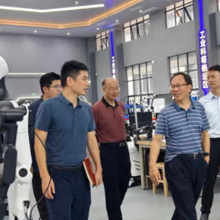 校地联动促就业:长沙经开区名企组团走进湖南都市职业学院