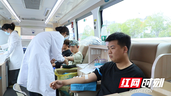 听一堂健康巡讲,赴一场热血之约——张家界航空工业职业技术学院200余名新生接力献血