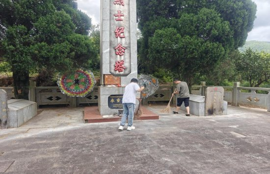 【龙船塘瑶族乡】喜迎国庆祭英烈 守护丰碑传初心