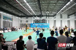“娘家人”搭台 湘潭职工羽毛球赛让职工动起来