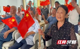 桂东县普乐镇：红歌响山村 国庆笑意浓