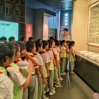 岳塘区科协组织学子走进市博物馆沉浸式科普研学