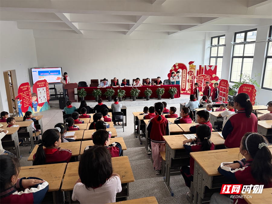 敦谊小学东校：队旗飘扬践初心 少代会里见成长