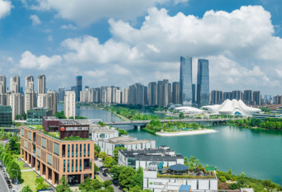 邹特主持召开湖南湘江新区管委会（长沙高新区管委会）主任会议（岳麓区政府常务会议）
