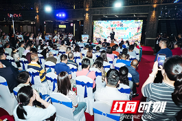 德啤飘香、青年“摆摊”、音乐为伴，国庆节的洋湖畔越夜越精彩