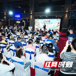 德啤飘香、青年“摆摊”、音乐为伴,国庆节的洋湖畔越夜越精彩