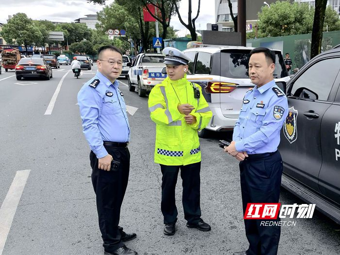 张家界交管一大队：阴雨中开启国庆安保模式