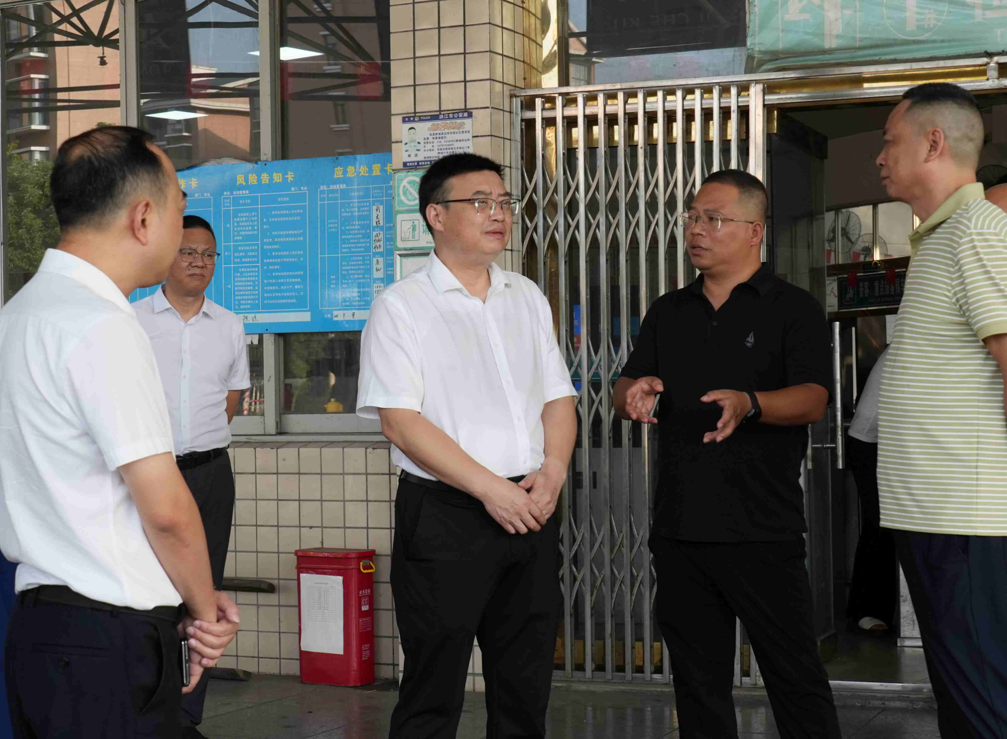 唐龙调研检查双节期间市场保价稳供和安全生产工作 全力守护群众平安祥和佳节