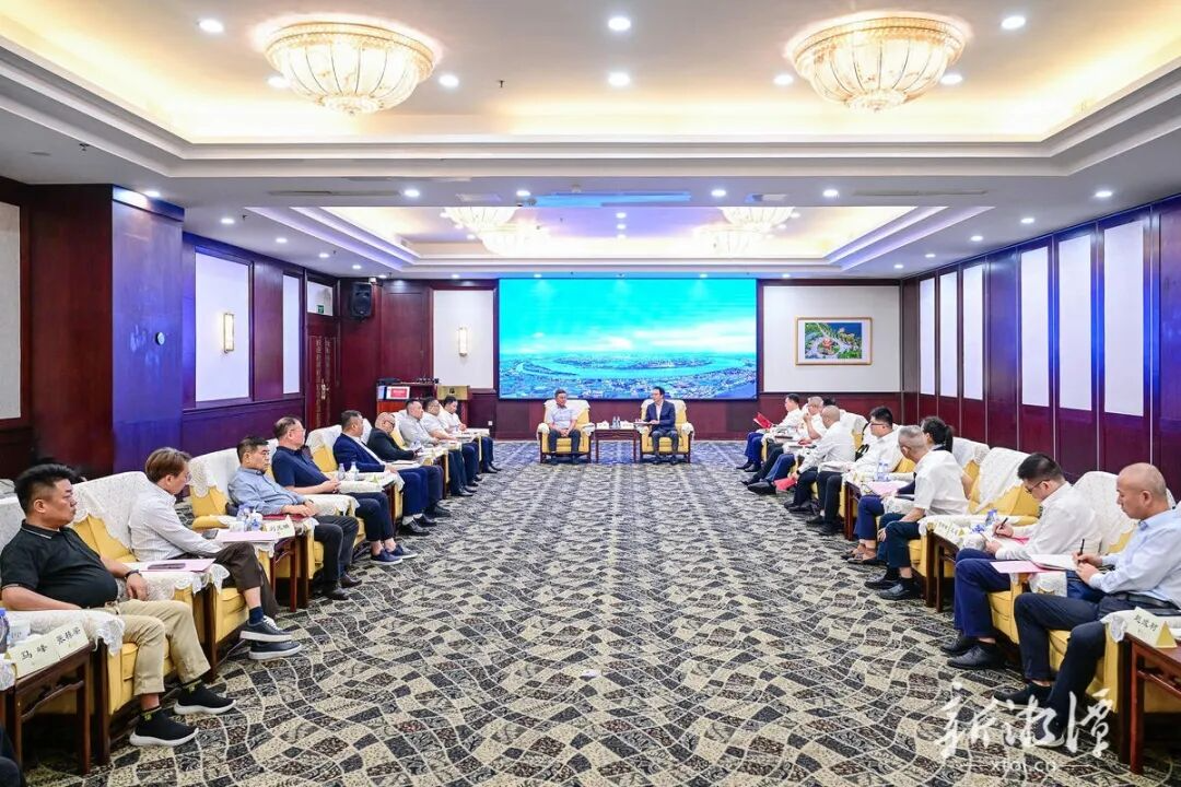 胡贺波会见回乡异地商会负责人和湘商代表