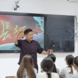 师道如光·载艺丨杨文辉：学生口中的“辉爸爸”，文艺与思政融合的创新者