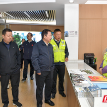 贺辉调研国庆假期旅游接待并暗访安全生产工作
