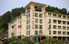 一对孤儿的国庆婚礼，照见湘西十一年“慈爱园模式”