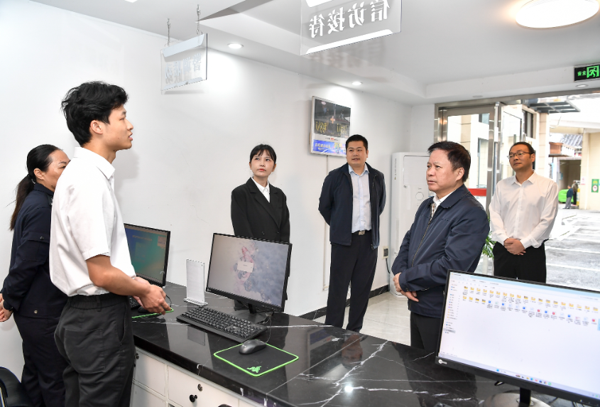 贺辉赴永定区调研督导安全稳定工作