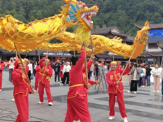 国庆游张家界|吴家峪门票站:非遗庆佳节 土家风情迎宾客