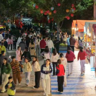 坐游船、看非遗、赏烟花 溆浦思蒙“小桂林”国庆假期人气旺