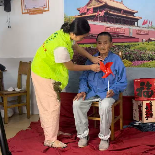 苏仙区飞天山镇：光影寄情迎国庆 公益镜头守护“一老一小”