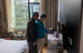 何朝晖“四不两直”赴双峰县和娄星区督导安全稳定工作