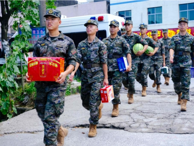 群山不语，榴花有声 看武警花垣中队如何绘就民族团结画卷
