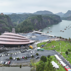 组图 | 国庆假期飞天山人气超旺  翠江竹筏畅游碧水丹霞
