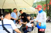 国庆游张家界｜张家界黄龙洞景区： 志愿服务护航国庆假期 真诚奉献温暖游客旅途