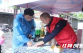 志愿“红”点缀边城“美” 花垣县300余名志愿者国庆期间忙不停