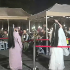 侠客伴歌声，峰林颂祖国！天子山索道上演山水里的家国合唱