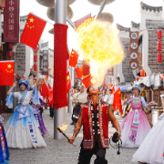 组图|苏州湾老街:鱼灯流光耀老街 民俗狂欢庆国庆