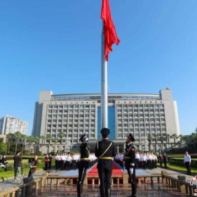 衡阳市政府机关举行升国旗仪式 刘中杰参加