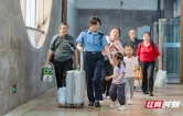 国庆假期岳阳三大交通通道运行平稳 铁路累计送客28.59万人次、高速进出口合计133.8万辆