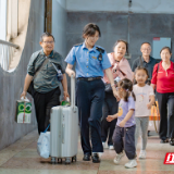 国庆假期岳阳三大交通通道运行平稳 铁路累计送客28.59万人次、高速进出口合计133.8万辆