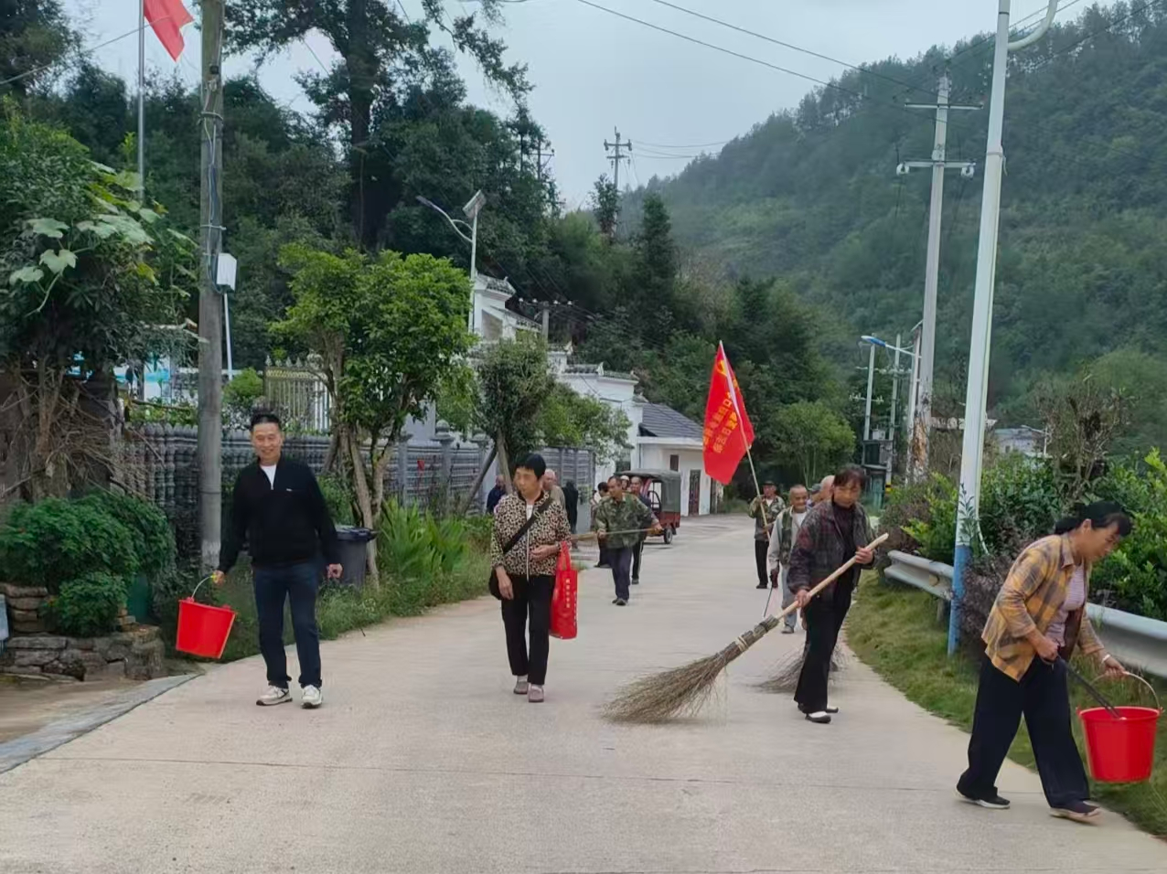 桑植县马合口白族乡联合县直单位开展“守护绿色家园·赋能红色沃土”主题党日活动