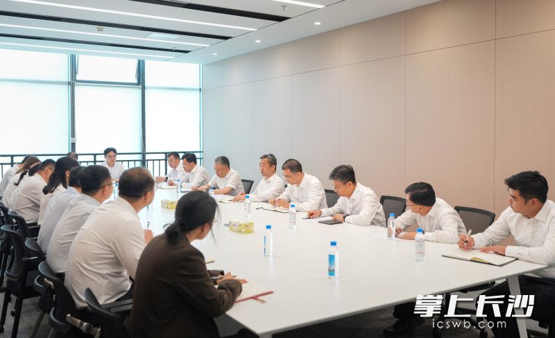 10月9日,副省长、市委书记陈竞调研长沙市服务中南大学、湖南大学科技成果转化工作专班。