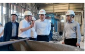 周登高调研灰山港镇重点企业