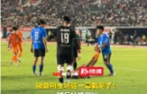 视频 | 被益阳主场这一幕戳到了！球员抽筋倒地，两队球员互相上前帮忙拉伸