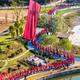 双峰县举行“家国情·双峰行”第二届“传承家风 ‘毅’起前行”千名学子徒步行活动