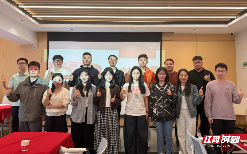 4.10月10日，资兴市“资要有你”选调生新媒体实操培训举行，参训人员合影.jpg