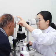 眼睛干涩，滴眼药水管用吗？ 爱尔眼科第七届1010干眼关爱日：睑缘一张照，干眼问题早知道