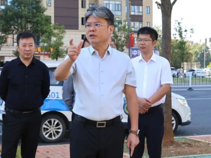 新田：陈雄调研园林绿化工作