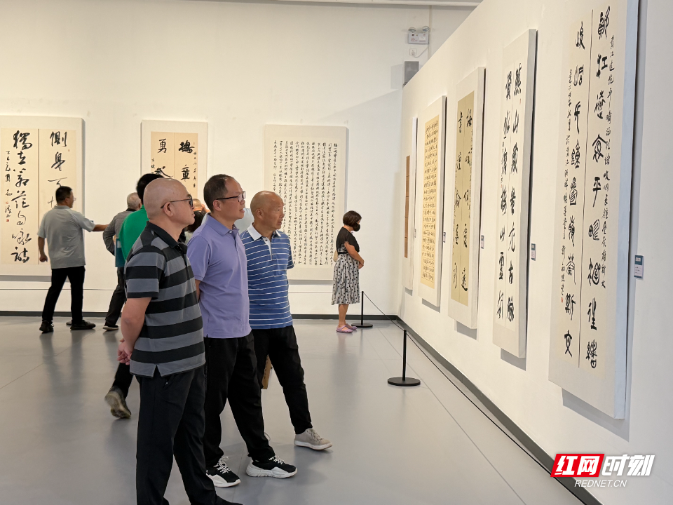 看展.jpg 看展.jpg