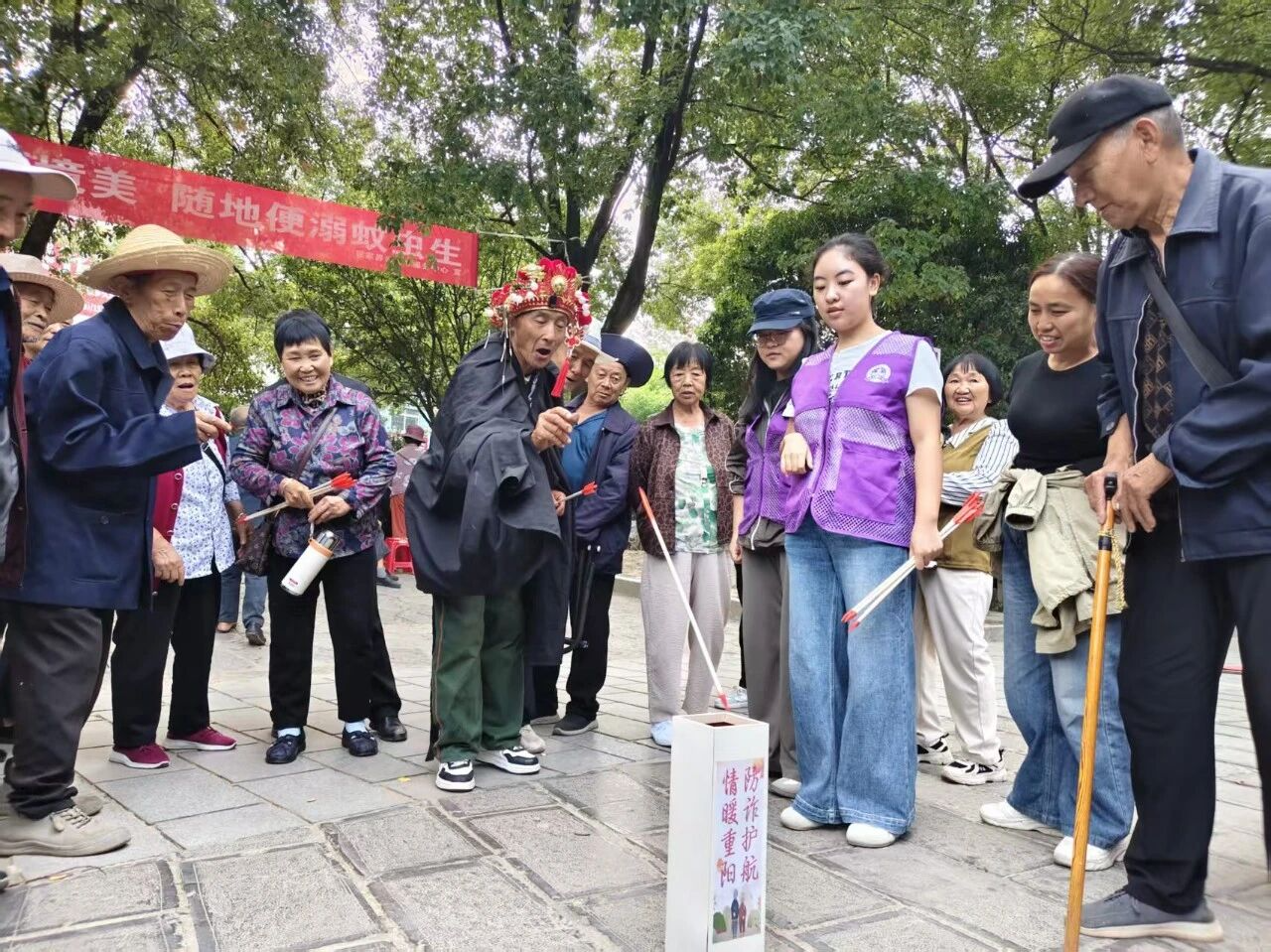 “情暖重阳·防诈护航”敬老月防诈宣传公益活动走进永定区紫舞公园