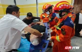 工人维修作业不慎跌落电梯井 永定消防紧急救援