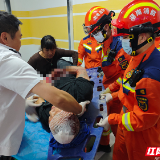 工人维修作业不慎跌落电梯井 永定消防紧急救援