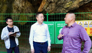 龚红果到新邵暗访督导溶洞天坑山谷污染问题排查整治工作
