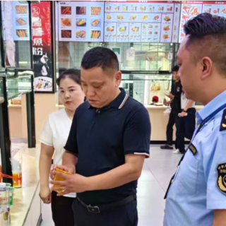 后厨“晒”出来 封签护送达 珠晖区织密高校周边网络餐饮食品安全防护网