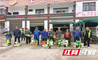 慈利县零阳街道民和村：党群志愿绿 温暖重阳情