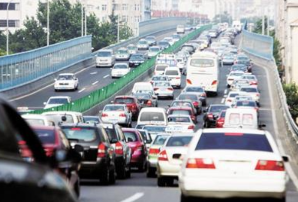 四川一私家车主半月内接了90余单“顺风车”，发生事故后保险公司拒赔，法院判了