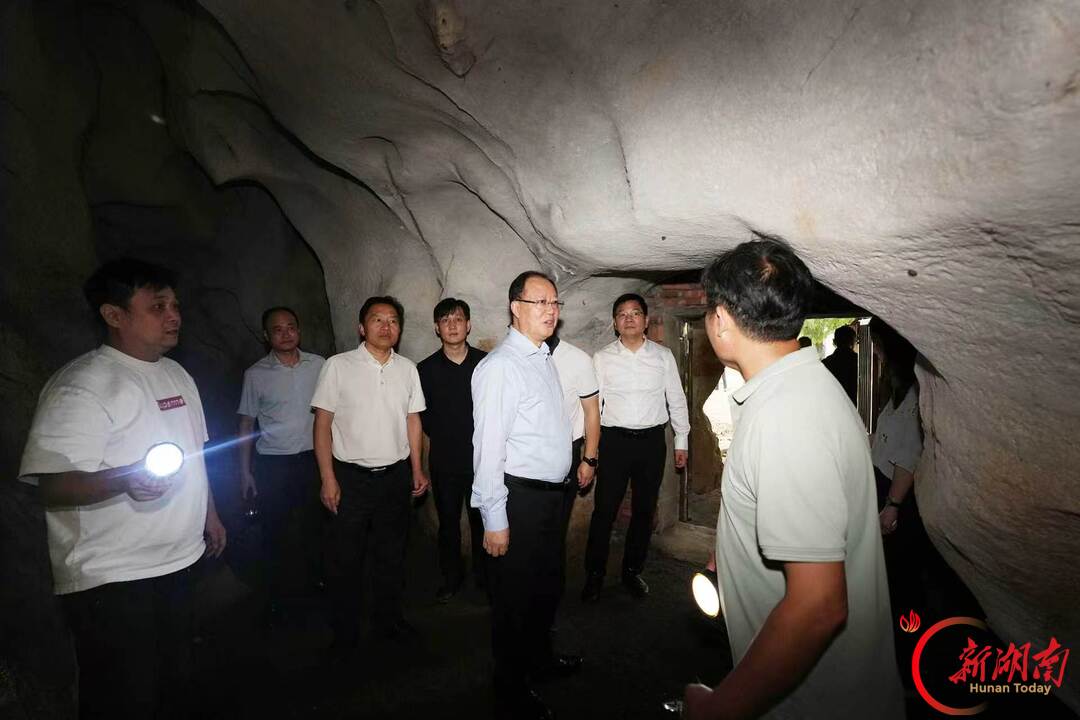 毛伟明暗访检查溶洞污染问题排查整治和安全生产工作