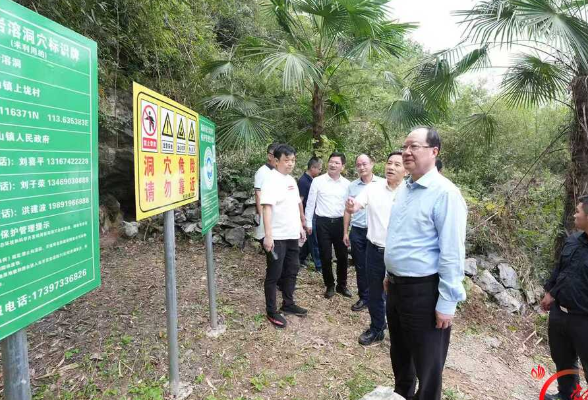毛伟明暗访检查溶洞污染问题排查整治和安全生产工作