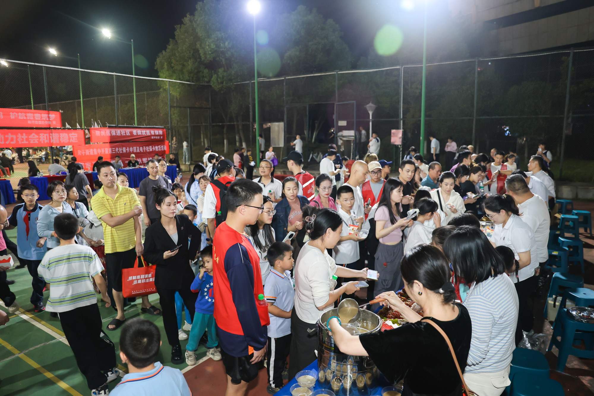 精彩“篮”不住 雨湖区乐塘社区篮球赛点燃邻里温情