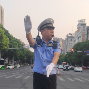 衡阳公安交警陈祠荣：把马路当成办公室，把畅安写进日记本